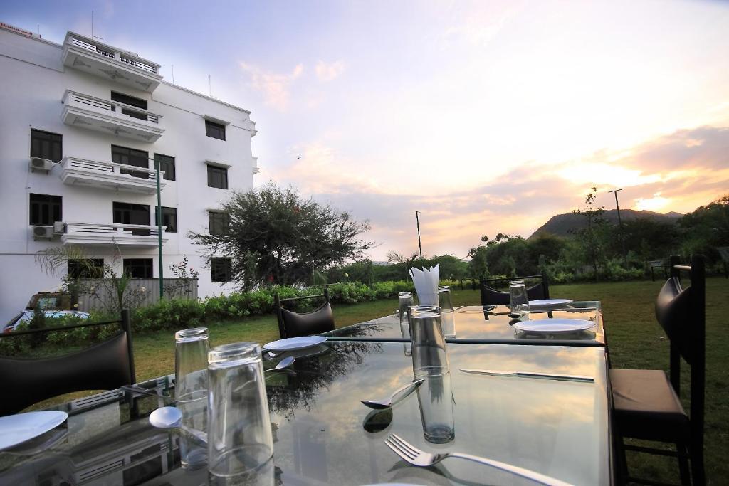 โรงแรมเทวี พาเลซ อุเดเปอร์ ภายนอก รูปภาพ